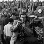 Stanley Kubrick und Komparsen während der Dreharbeiten zu Spartacus