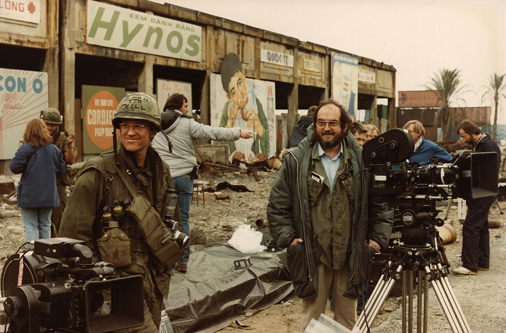 Matthew Modine und Stanley Kubrick am Set von Full Metal Jacket Matthew Modine und Stanley Kubrick am Set von Full Metal Jacket