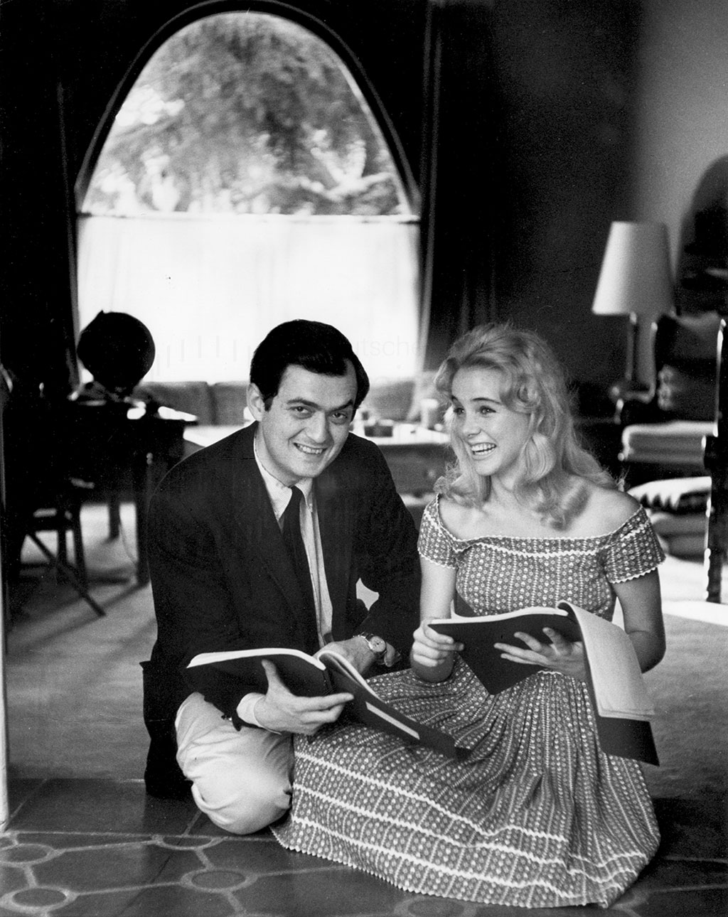 Stanley Kubrick und Sue Lyon (Publicity Still zum Film Lolita) Stanley Kubrick und Sue Lyon (Publicity Still zum Film Lolita)